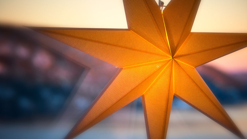 Genießen Sie die christliche Atmosphäre in Hamburg zur Adventszeit mit unserem Adventsangebot.